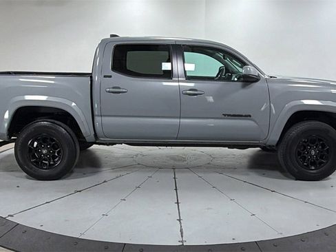 Used 2020 Toyota Tacoma SR5 image 6