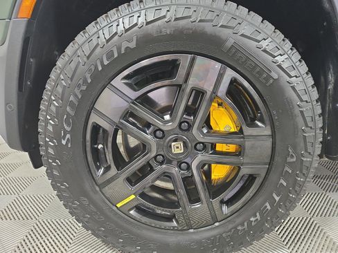 Used 2022 Rivian R1T Launch Edition image 9