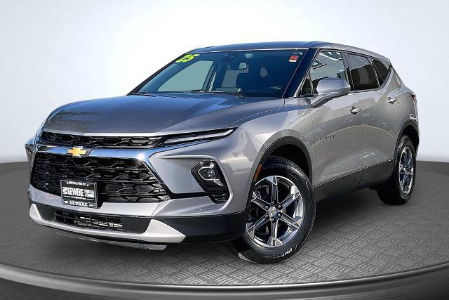 Used 2025 Chevrolet Blazer LT FWD image 1