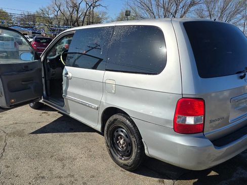 Used 2005 Kia Sedona LX image 11