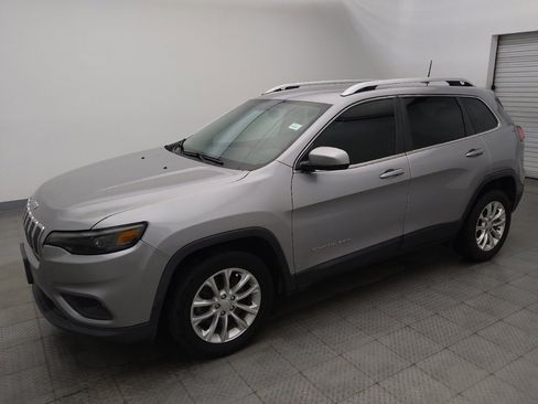 Used 2019 Jeep Cherokee Latitude w/ Popular Appearance Group FWD image 2