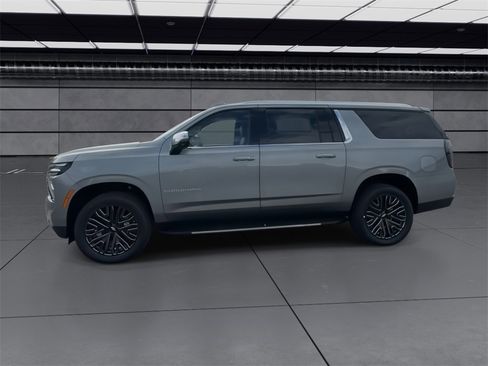 New 2026 Chevrolet Suburban Premier w/ Sun And Tow Package image 5