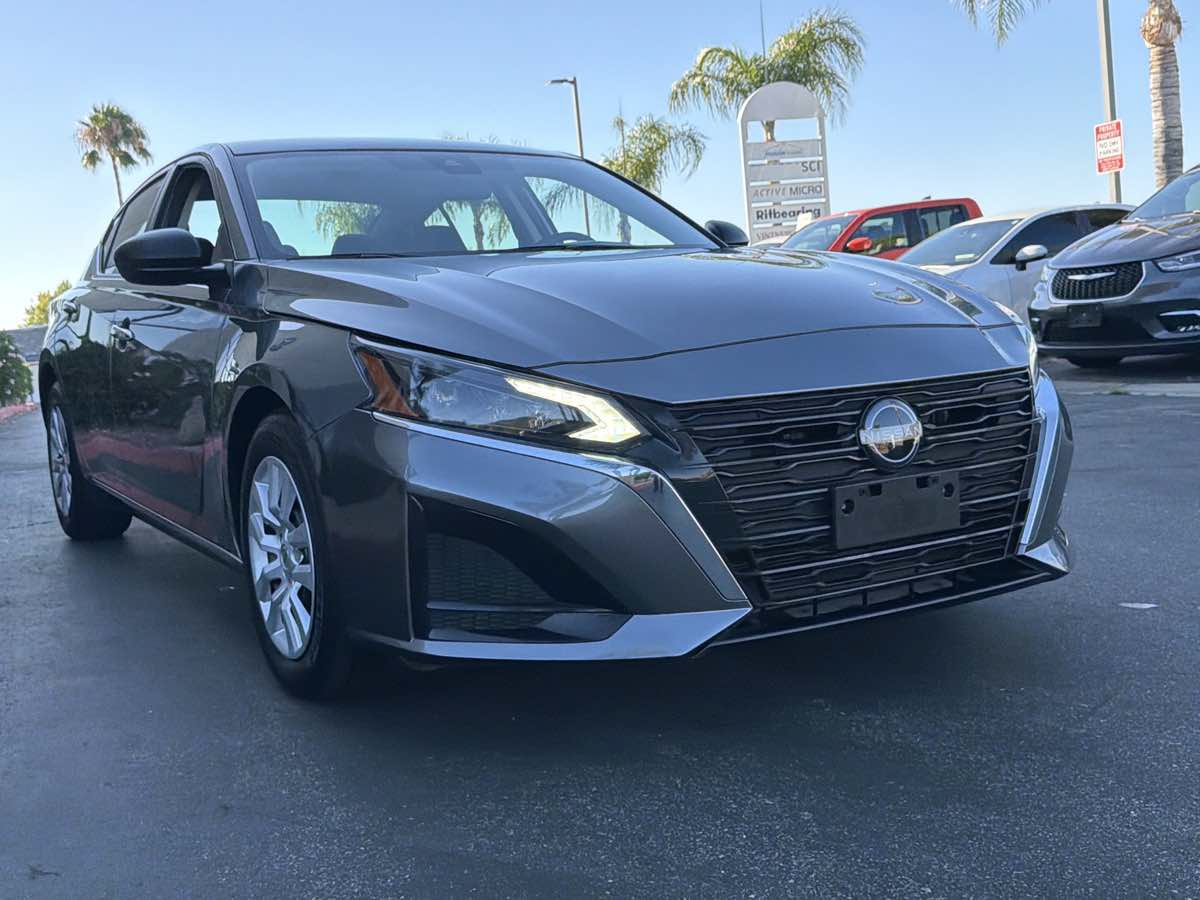 Used 2024 Nissan Altima 2.5 S FWD image 17