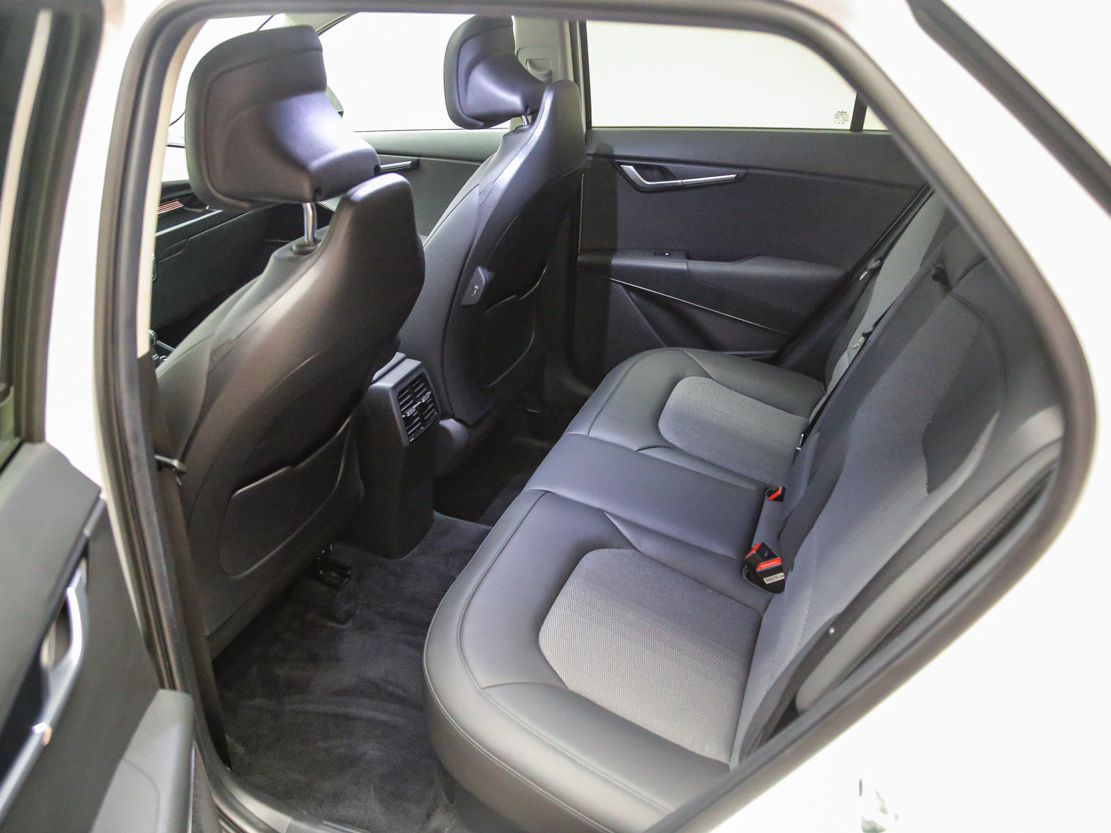 Used 2024 Kia Niro EX Touring FWD image 20