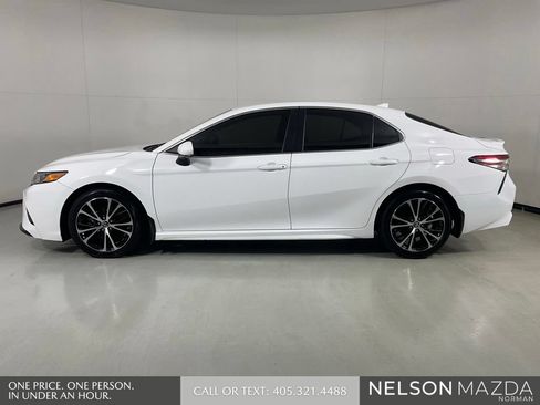 Used 2019 Toyota Camry SE FWD image 9
