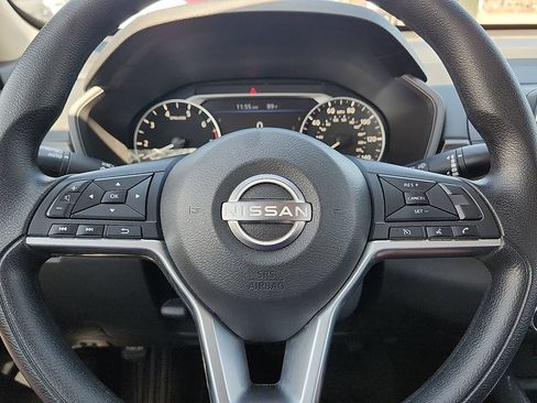 Used 2025 Nissan Altima 2.5 SV FWD image 12