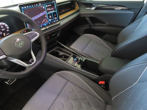 New 2026 Volkswagen Tiguan SEL R-Line image 23