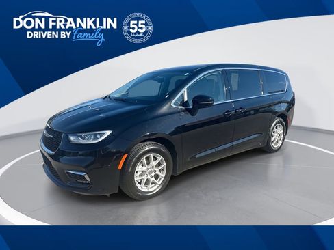 Used 2024 Chrysler Pacifica Touring-L FWD image 1