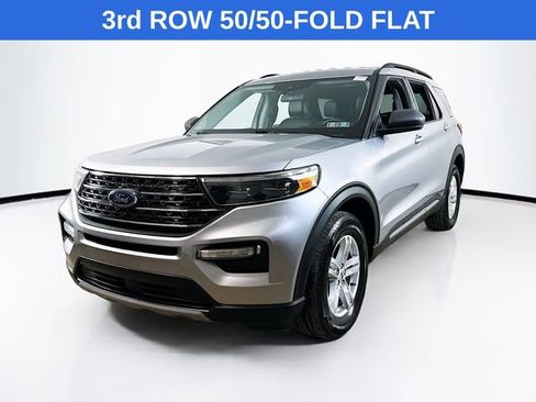 Certified 2021 Ford Explorer XLT w/ Equipment Group 202A image 3