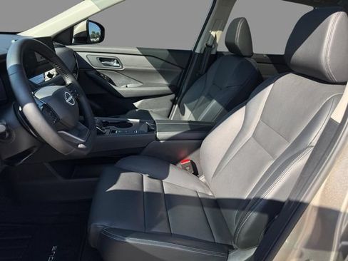 Certified 2025 Nissan Rogue SL w/ SL Premium Package FWD image 14