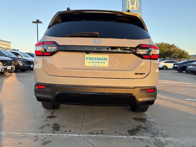 New 2026 Honda Pilot Sport image 3