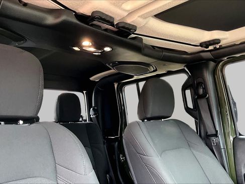 Used 2023 Jeep Gladiator Sport AWD/4WD image 13