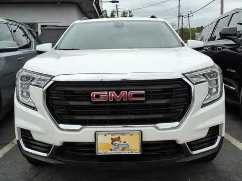 Used 2024 GMC Terrain SLE w/ Driver Convenience Package AWD/4WD image 2