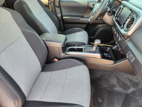 Used 2023 Toyota Tacoma TRD Off-Road w/ Technology Package image 16