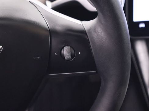 Used 2025 Tesla Model Y Long Range AWD/4WD image 22