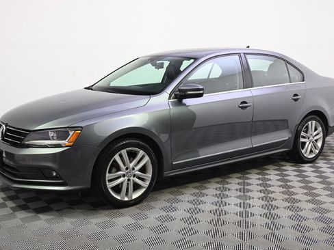 Used 2017 Volkswagen Jetta SEL FWD image 2