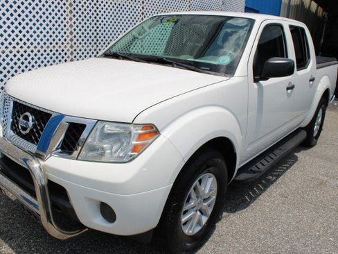 Used 2019 Nissan Frontier SV RWD image 2