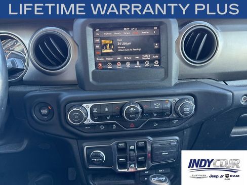 Used 2018 Jeep Wrangler Unlimited Sport S AWD/4WD image 17