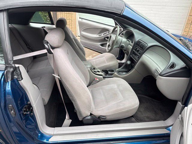 Used 1999 Ford Mustang Convertible RWD image 21