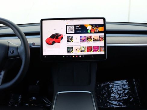 Used 2024 Tesla Model Y Long Range image 44