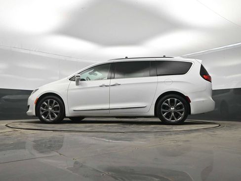 Used 2017 Chrysler Pacifica Limited w/ UConnect Theater Package image 33