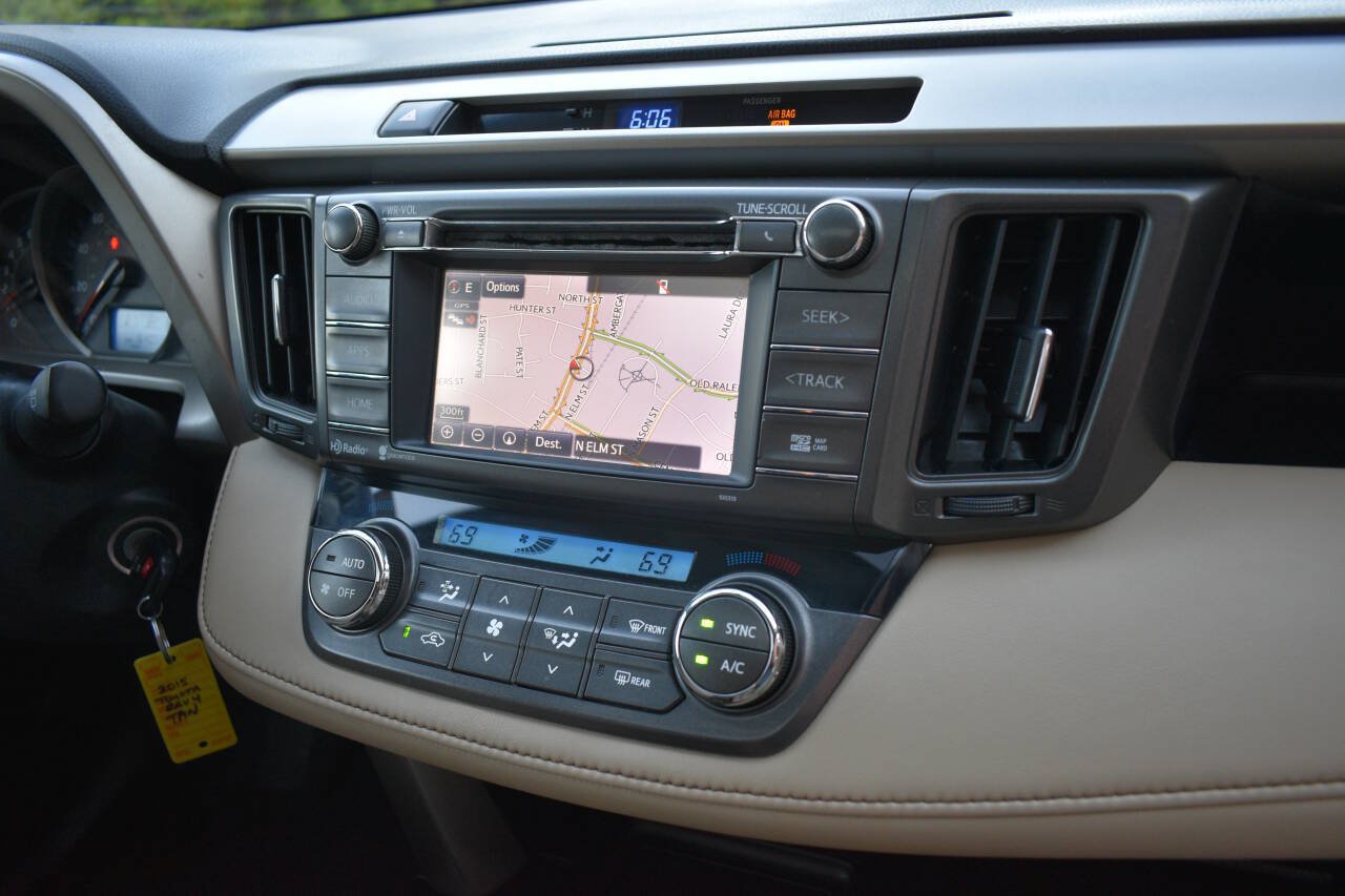 Used 2015 Toyota RAV4 XLE FWD image 22