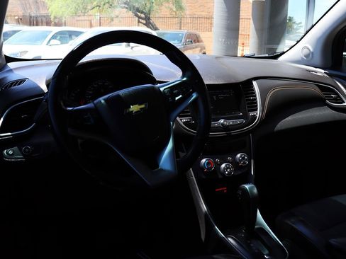 Used 2019 Chevrolet Trax LT w/ LT Convenience Package FWD image 34