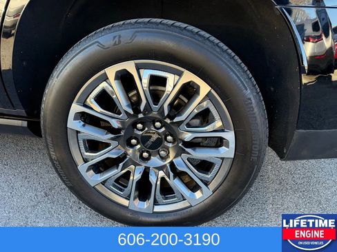 Used 2023 GMC Yukon Denali Ultimate AWD/4WD image 12