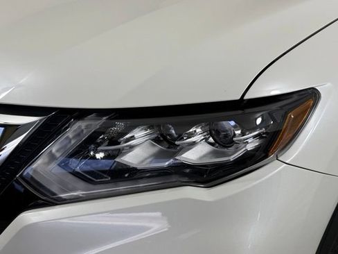 Used 2018 Nissan Rogue SL w/ Premium Package FWD image 13