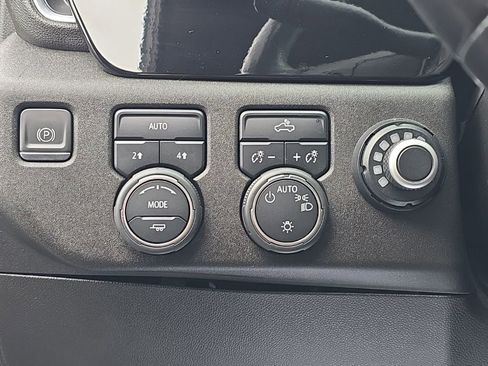 Used 2022 Chevrolet Silverado 1500 LT image 20