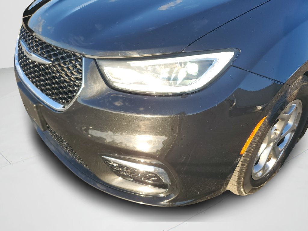 Used 2023 Chrysler Pacifica Limited w/ Trailer Tow Group FWD image 26