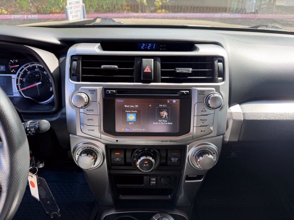 Used 2018 Toyota 4Runner SR5 AWD/4WD image 20