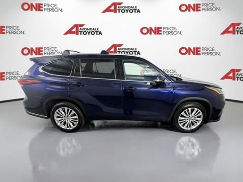 Used 2023 Toyota Highlander Platinum FWD image 8