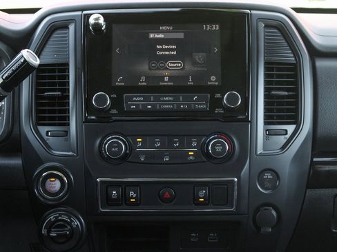 Used 2022 Nissan Titan SV image 24