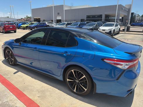 Used 2020 Toyota Camry XSE w/ Navigation Package FWD image 3