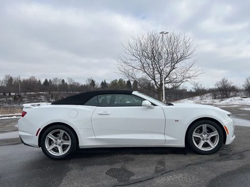 Used 2023 Chevrolet Camaro LT image 3