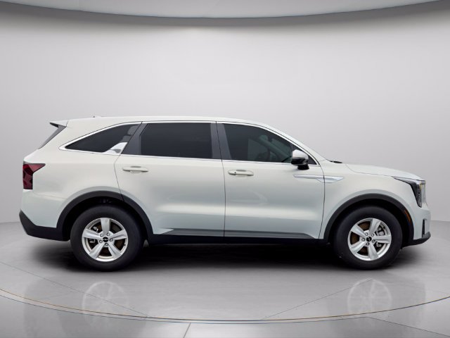Used 2026 Kia Sorento LX FWD image 8