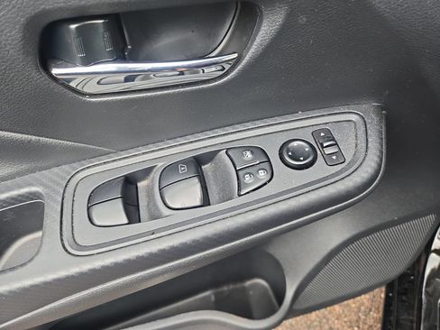 Used 2025 Nissan Versa SV FWD image 17