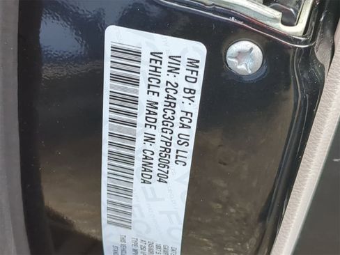 Used 2023 Chrysler Pacifica Limited image 43