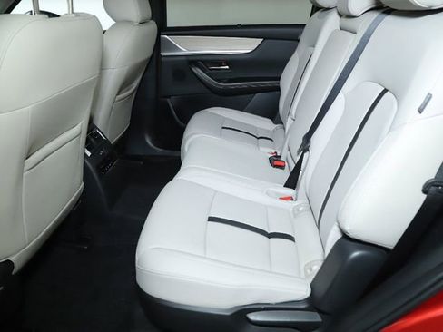 Certified 2025 MAZDA CX-70 Plug-In Hybrid w/ Premium Pkg image 34