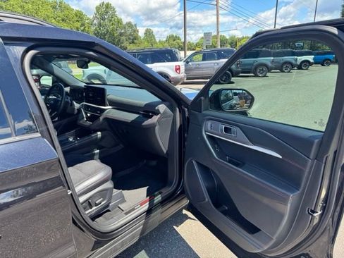 Used 2025 Ford Explorer ST AWD/4WD image 16