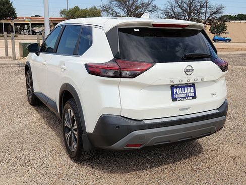 Used 2023 Nissan Rogue SV image 2