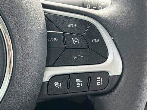 Certified 2021 Jeep Renegade Latitude w/ Luxury Group I image 19