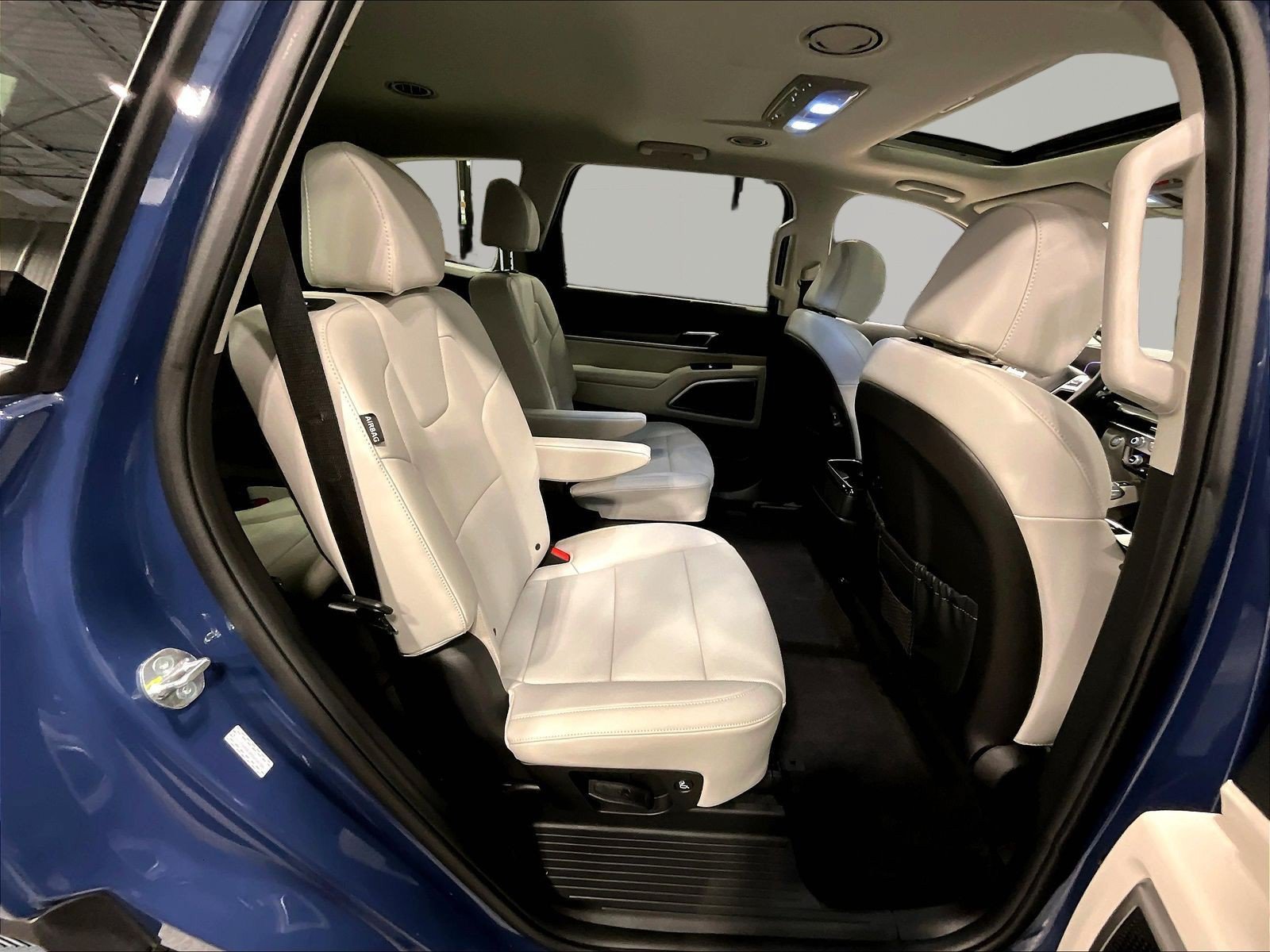 Used 2025 Kia Telluride S FWD image 25