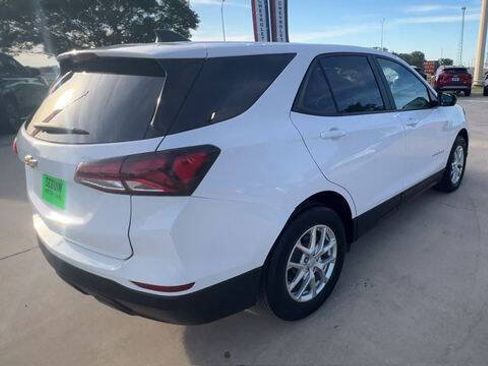 Used 2024 Chevrolet Equinox LS w/ LS Convenience Package FWD image 8
