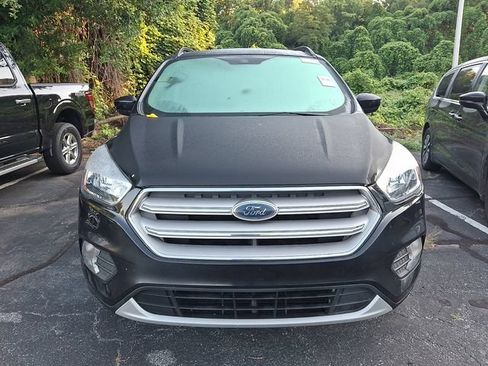 Used 2018 Ford Escape SE w/ SE Sync 3 Package AWD/4WD image 2