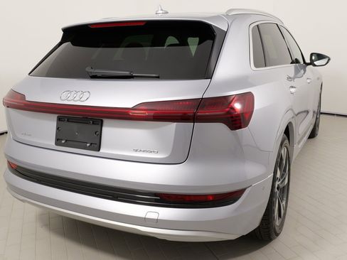 Used 2022 Audi e-tron Premium Plus w/ Premium Plus Package image 31