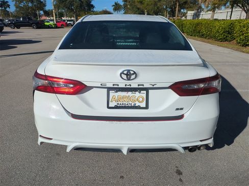 Used 2018 Toyota Camry SE image 7