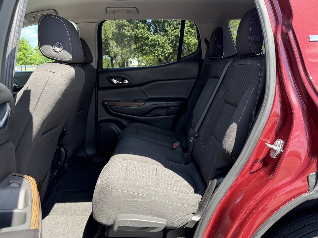 Used 2018 GMC Acadia SLE FWD image 15
