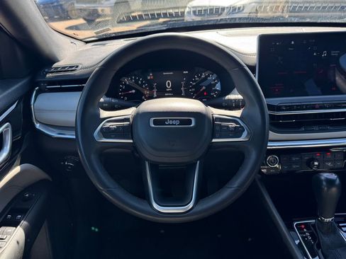 Used 2023 Jeep Compass Limited image 10